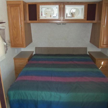A Comfortable Place To Rest Or Play At Fort Myers Beach Rv Resort Exteriér fotografie